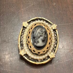 Elegant Vintage Gold and Black Cameo Brooch